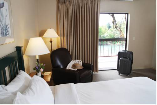 Imagen de la habitación del Hotel Riverside Inn. Foto 12