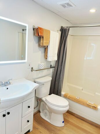 Imagen general del Hotel Riverside Inn. Foto 2