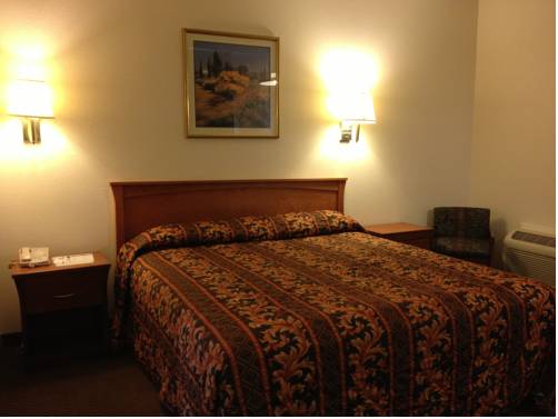 Imagen de la habitación del Hotel Riverside Inn and Suites. Foto 12