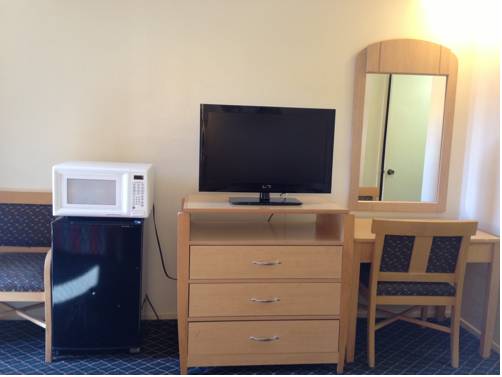 Imagen de la habitación del Hotel Riverside Inn and Suites. Foto 13