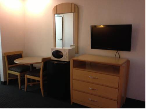 Imagen de la habitación del Hotel Riverside Inn and Suites. Foto 14