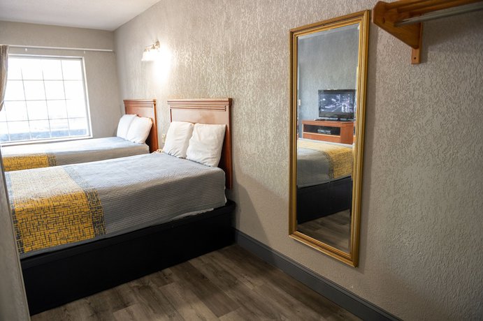 Imagen de la habitación del Hotel Riverside Inn and Suites. Foto 5