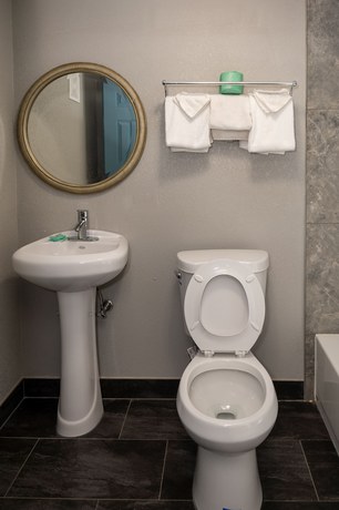 Imagen de la habitación del Hotel Riverside Inn and Suites. Foto 8