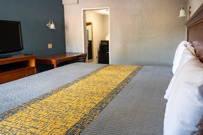 Imagen de la habitación del Hotel Riverside Inn and Suites. Foto 12