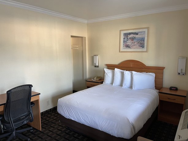 Imagen de la habitación del Hotel Riverside Inn and Suites Santa Cruz. Foto 2