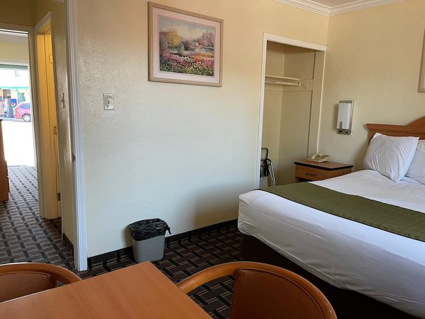 Imagen de la habitación del Hotel Riverside Inn and Suites Santa Cruz. Foto 8