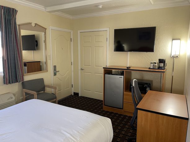 Imagen de la habitación del Hotel Riverside Inn and Suites Santa Cruz. Foto 9