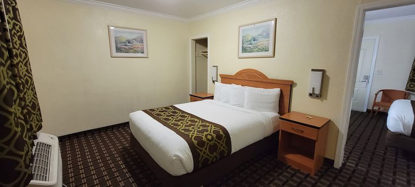 Imagen de la habitación del Hotel Riverside Inn and Suites Santa Cruz. Foto 13