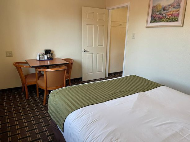 Imagen de la habitación del Hotel Riverside Inn and Suites Santa Cruz. Foto 14