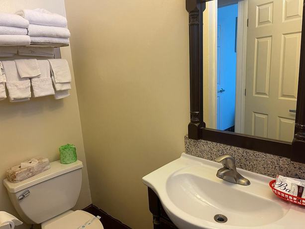 Imagen de la habitación del Hotel Riverside Inn and Suites Santa Cruz. Foto 18