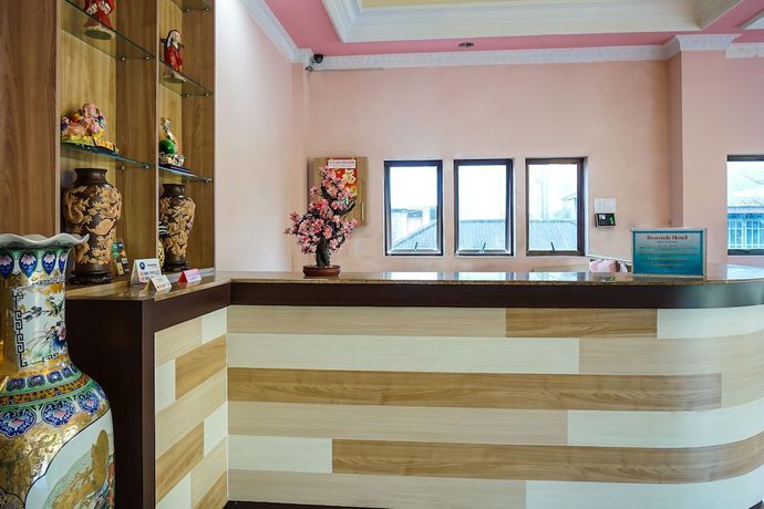 Imagen de los interiores del Hotel Riverside, Manado. Foto 17
