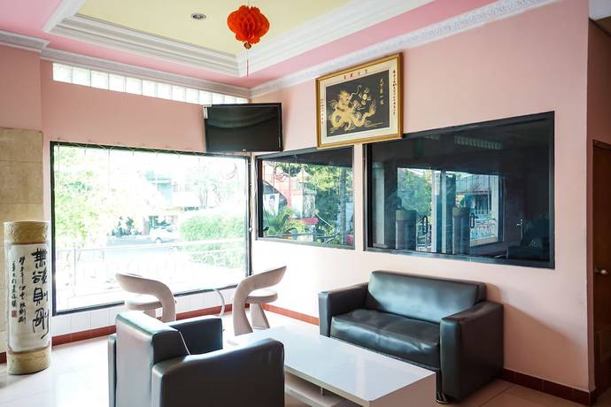 Imagen de los interiores del Hotel Riverside, Manado. Foto 18
