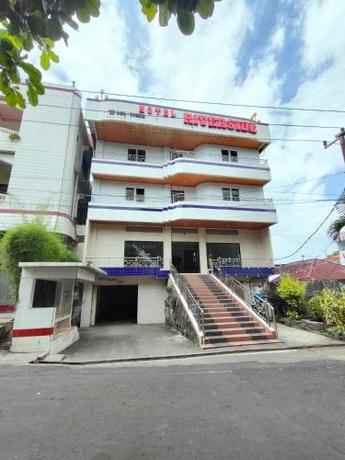 Imagen general del Hotel Riverside Manado. Foto 2