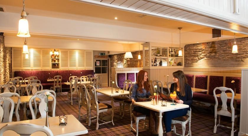 Imagen de los interiores del Hotel Riverside Park and Leisure Club. Foto 13