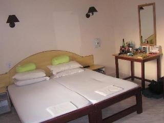 Imagen de la habitación del Hotel Riverside Regency Resort. Foto 10