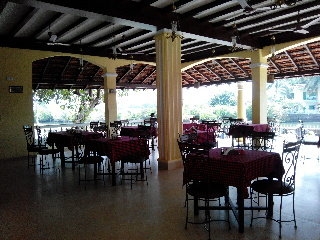 Imagen del bar/restaurante del Hotel Riverside Regency Resort. Foto 9