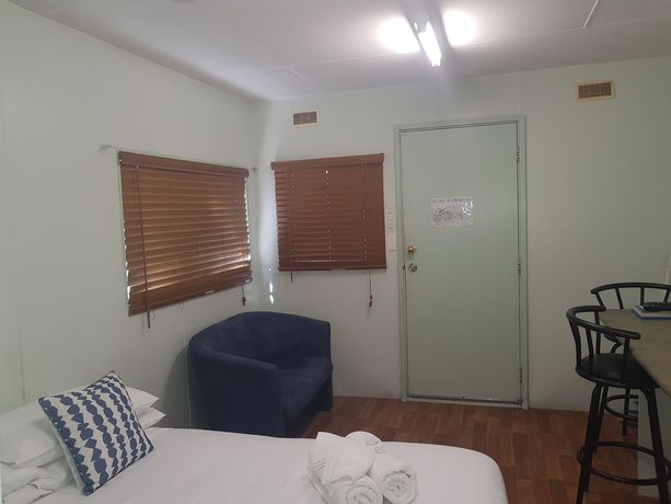 Imagen de la habitación del Hotel Riverside Tourist Park. Foto 6