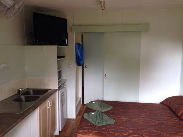 Imagen de la habitación del Hotel Riverside Tourist Park. Foto 11