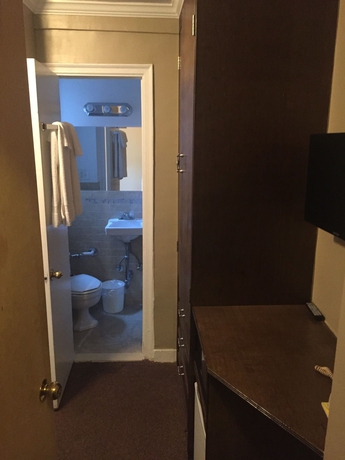 Imagen de la habitación del Hotel Riverside Tower Hotel. Foto 12