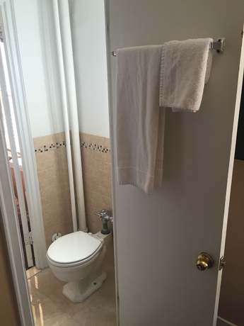 Imagen de la habitación del Hotel Riverside Tower Hotel. Foto 14