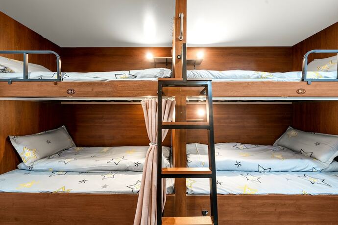 Imagen de la habitación del Hotel Riverside Youth Hostel. Foto 16