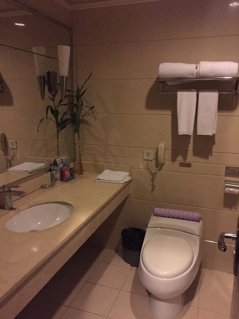 Imagen de la habitación del Hotel Riverside, Zhongshan. Foto 14