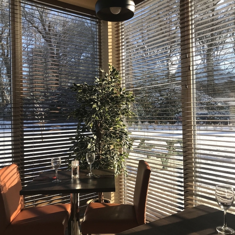 Imagen del bar/restaurante del Hotel Riverstone Lodge. Foto 3