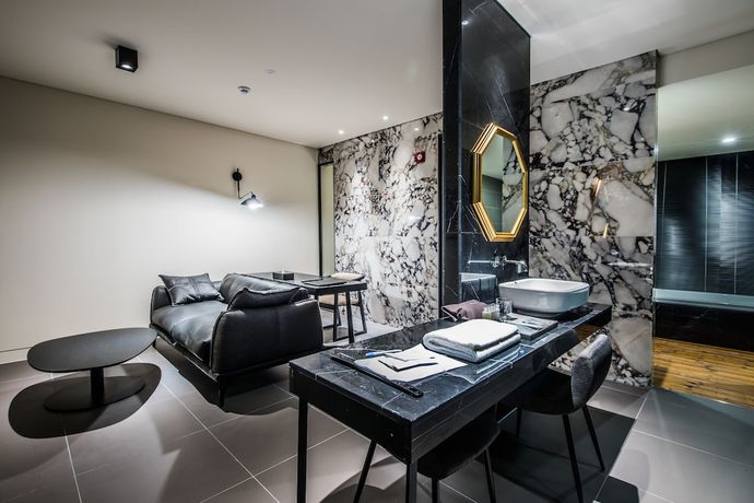 Imagen de la habitación del Hotel Rivertain. Foto 2