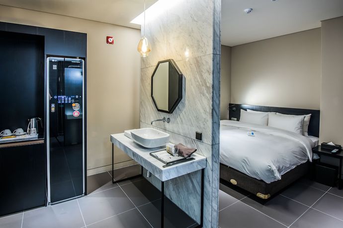 Imagen de la habitación del Hotel Rivertain. Foto 8