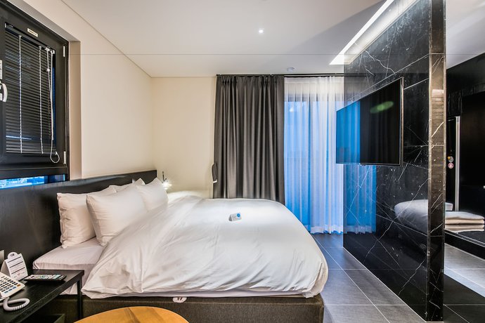 Imagen de la habitación del Hotel Rivertain. Foto 9