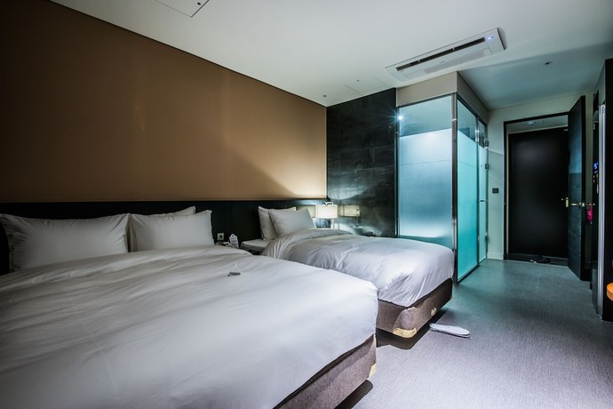 Imagen de la habitación del Hotel Rivertain. Foto 12