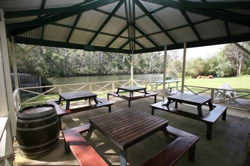 Imagen de la habitación del Hotel Riverview Tourist Park. Foto 6