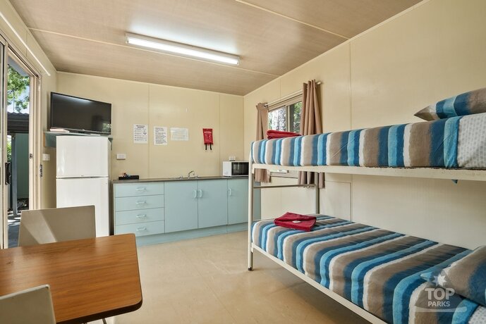 Imagen de la habitación del Hotel Riverview Tourist Village. Foto 18