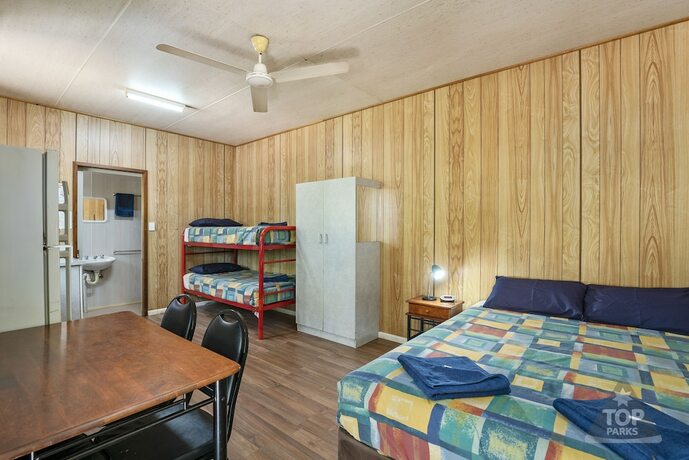 Imagen de la habitación del Hotel Riverview Tourist Village. Foto 20