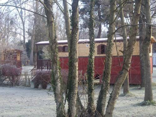 Imagen de la habitación del Hotel Rives Nature Campsite. Foto 5