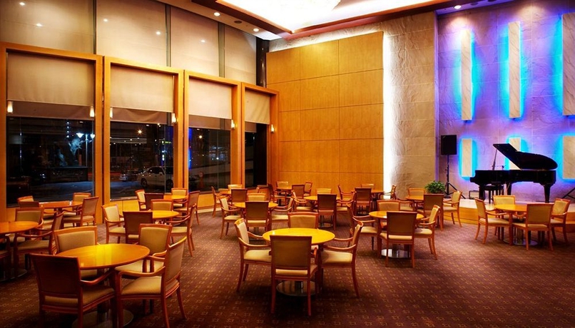 Imagen del bar/restaurante del Hotel Riviera - Adults Only. Foto 2