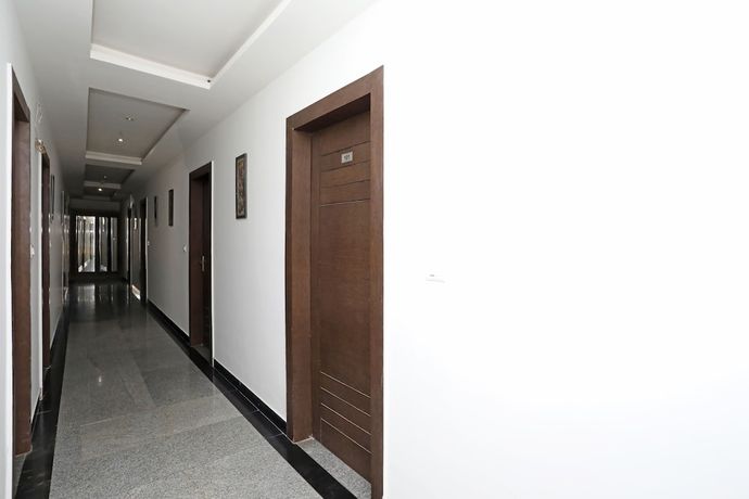 Imagen de los interiores del Hotel Riviera, Agra. Foto 13
