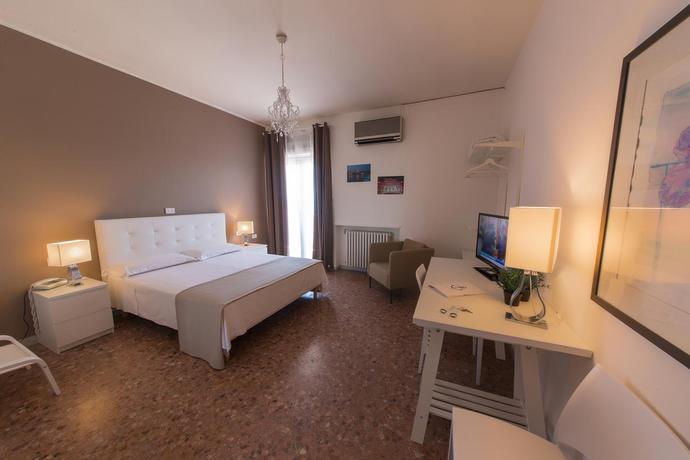 Imagen de la habitación del Hotel Riviera, Bari. Foto 5