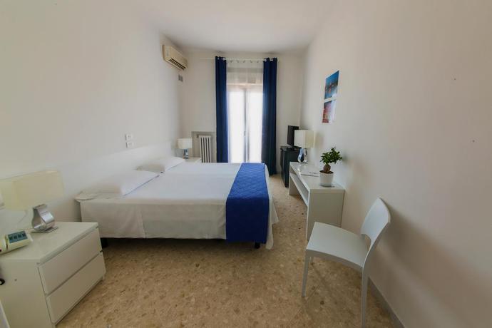 Imagen de la habitación del Hotel Riviera, Bari. Foto 6