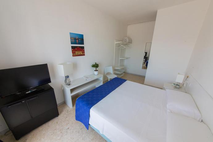 Imagen de la habitación del Hotel Riviera, Bari. Foto 7