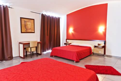 Imagen de la habitación del Hotel Riviera, Bastia. Foto 2