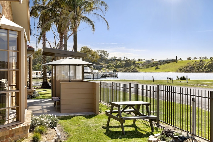 Imagen de los exteriores del Hotel Riviera Beach Resort, Lakes Entrance. Foto 12