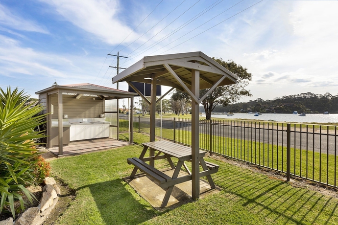 Imagen de los exteriores del Hotel Riviera Beach Resort, Lakes Entrance. Foto 13
