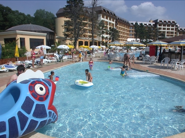 Imagen de la piscina del Hotel Riviera Beach and Spa. Foto 15