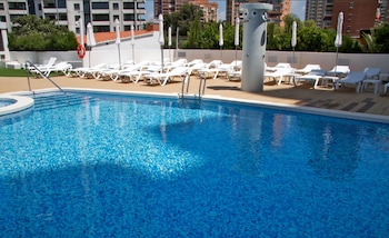 Imagen de la piscina del Hotel Riviera Beachotel - Adults Recommended. Foto 23