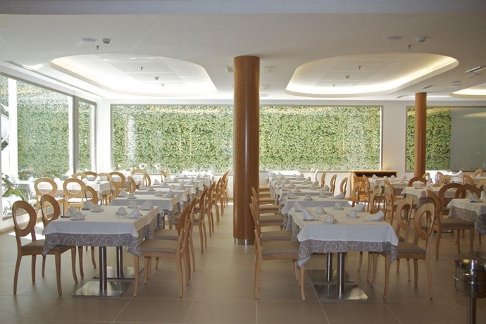 Imagen del bar/restaurante del Hotel Riviera Beachotel. Foto 5