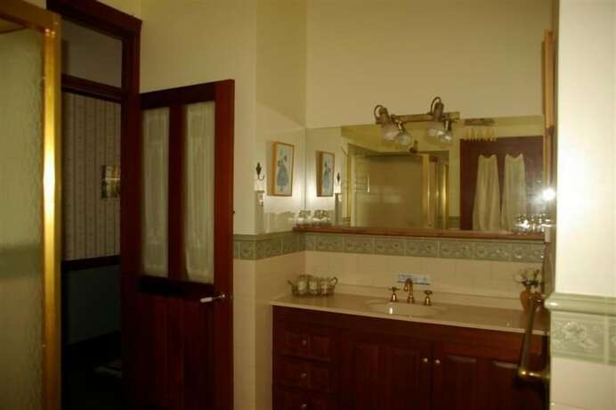 Imagen de la habitación del Hotel Riviera Bed and Breakfast. Foto 21