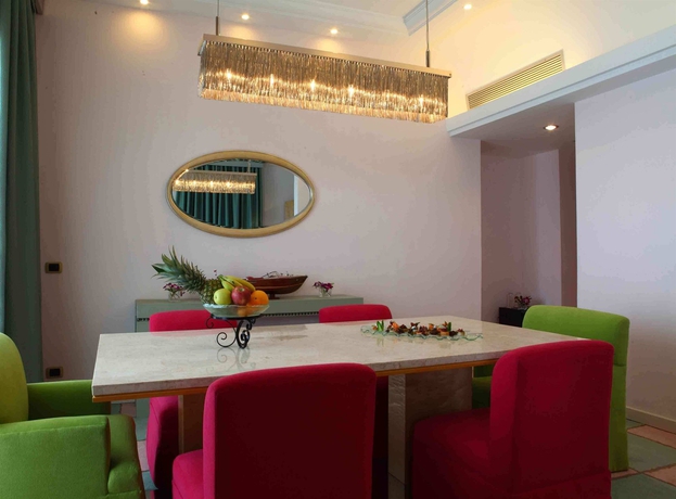 Imagen de la habitación del Hotel Riviera Beirut. Foto 2