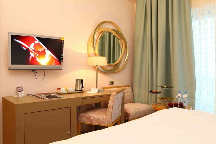 Imagen de la habitación del Hotel Riviera Beirut. Foto 7