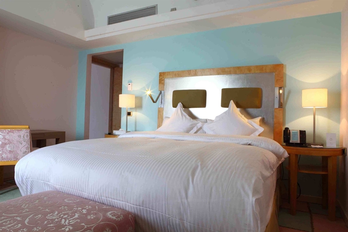 Imagen de la habitación del Hotel Riviera Beirut. Foto 9